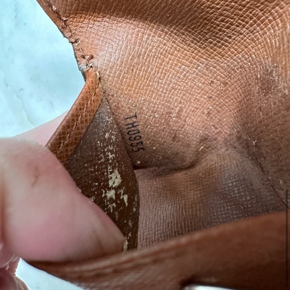 Authentic Louis Vuitton Monogram Keyholder - Picture 6 of 7